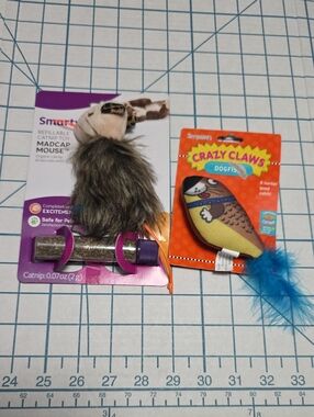 Madcap Refillable Plush Mouse Cat Toy And Seargeants Crazy Claws Dogfish NIP